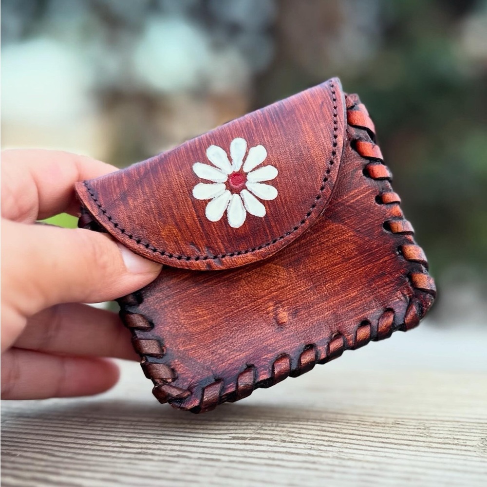 Elegant Brown Leather Coin Purse with Floral Accent
